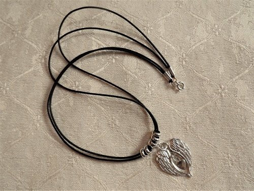 Angel wings heart necklace for wellbeing
