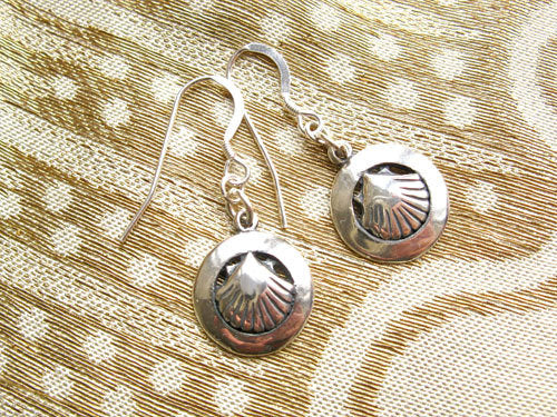 Camino earrings - concha scallop shell in ring, sterling silver