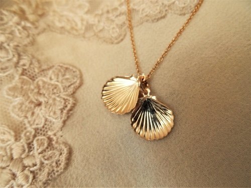 Camino jewelry scallop shell necklace ~ gold-filled