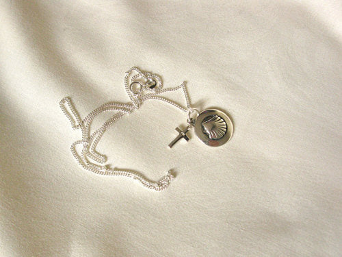 Concha scallop shell cross necklace