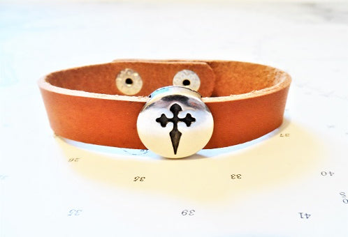 Safe travel bracelet to help have a safe trip
