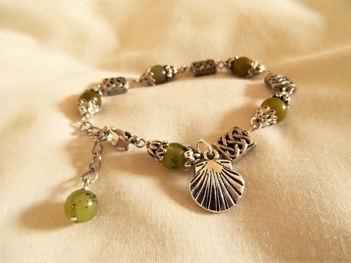 Santiago bracelet for safe travels ~ jade