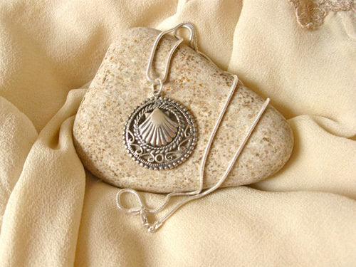 Bon Voyage Way of St James necklace