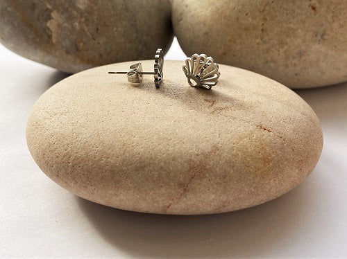 Wellbeing jewelry earrings - concha shell