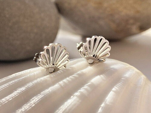 Wellbeing jewelry earrings - concha shell STUDS