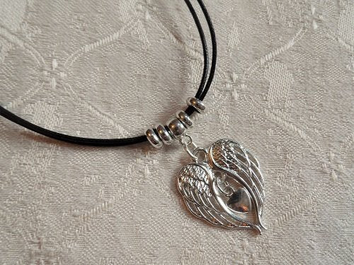 Angel wings heart necklace for wellbeing