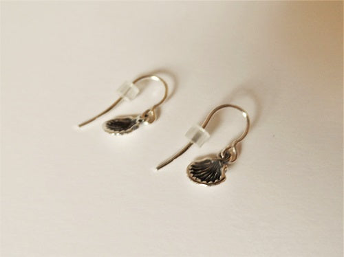 Concha Santiago scallop shell earrings - silver