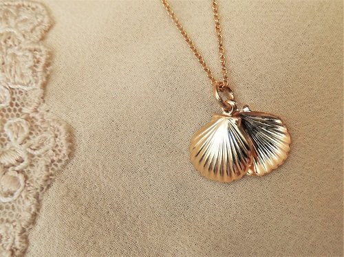 Camino jewelry scallop shell necklace ~ gold-filled