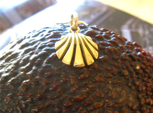 Solid gold scallop shell pendant / necklace - Camino de Santiago