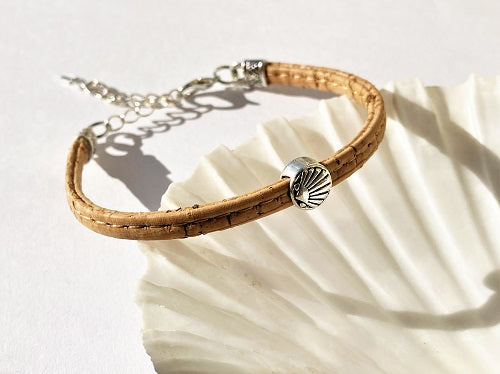 Camino jewellery safe travel bracelet - cork and shell