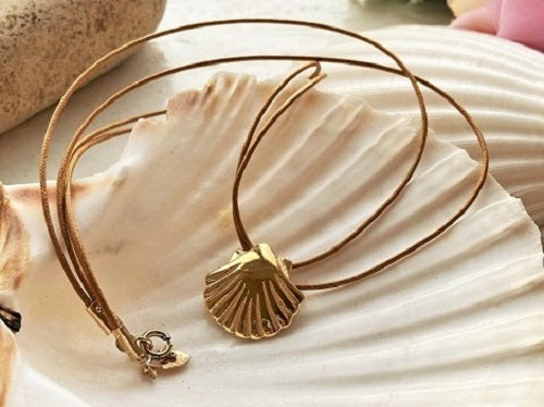 Camino shell necklace for people who miss travelling - gold